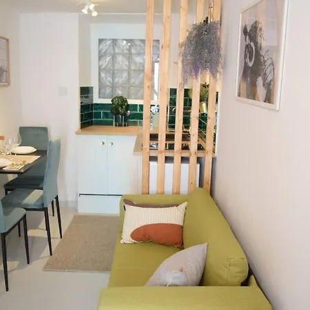 Old Pearl Apartment